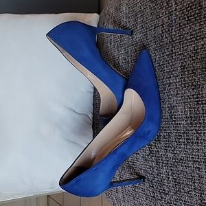 Manolo Blahnik Blue Pumps